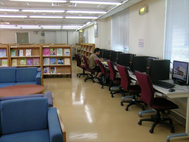 Library II Current Periodicals, Reading