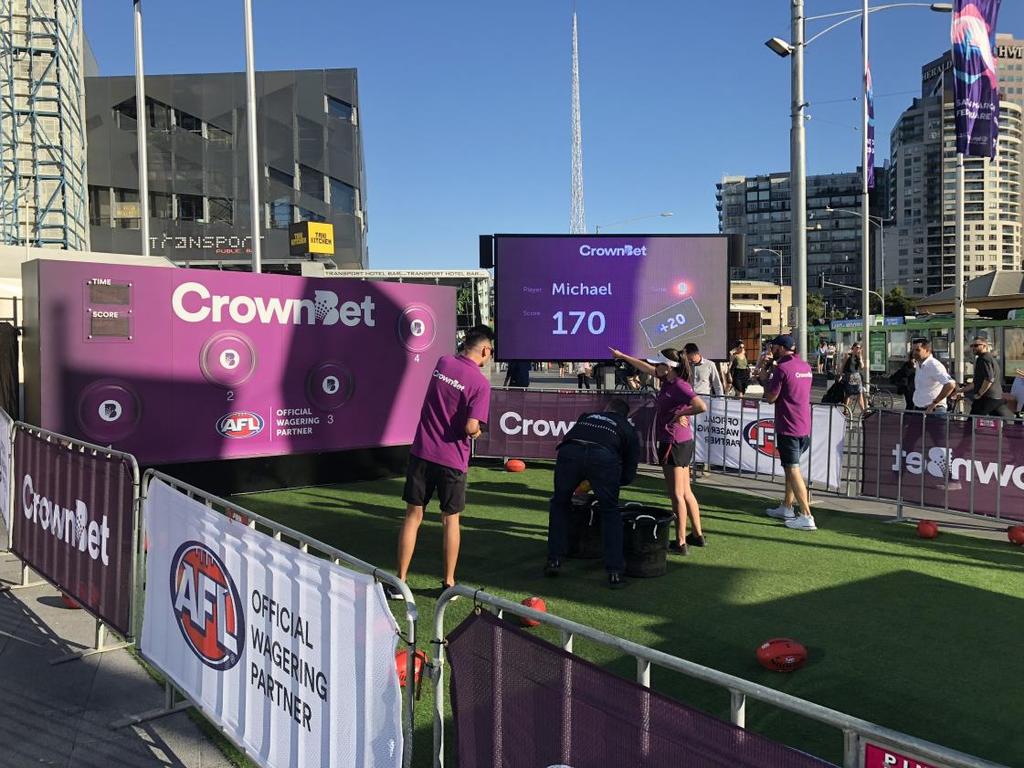 ACTIVATIONS Crownbet - Fed Square, Vic Interactive Scoreboard Crownbet found Screen 6 to be the perfect LED solution for their pop up handball competition The screen