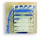 The hinged design allows the positioning and installation of the IC110 wiring blocks first and UTP cable routing afterwards, by allowing total access to the cabling channel between the standoffs,