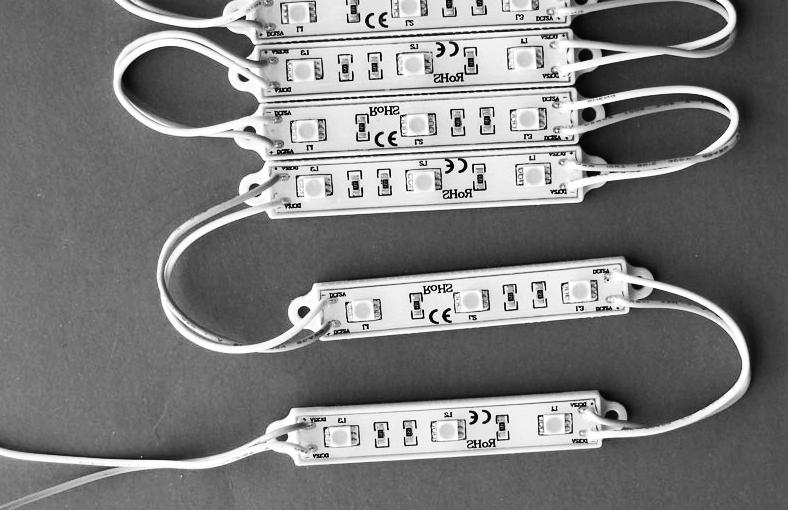 Modules are linked on 2-conductor 18AWG zip cord, 161mm (6.5") center-to-center spacing. Maximum string is 50 modules, 10 Meters (32Ft). 0.72W per module, 36W per string. UL, CE.