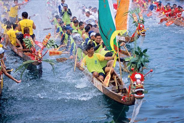 Dragon Boat Festival This festival is celebrated yearly to commemorate the death of a famous Chinese poet, Qu Yuan, who drowned on the fifth day of the fifth lunar month more than 2,000 years ago.