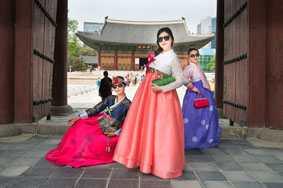 Hanbok (Korean traditional clothes) rental shop carrying and renting Korean traditional clothes known for elegance and antiqueness 600 or more hanbok for adults and children aged 1~7 and various