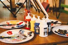 Healing time for relieving stress while enjoying painting, music, and beverages at the same time All materials from canvas,