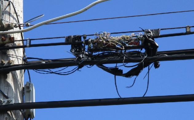 Drop wires are not meant for outdoor use, deteriorate more quickly than cable, and their use will affect service. 6. The picture below from Frt.