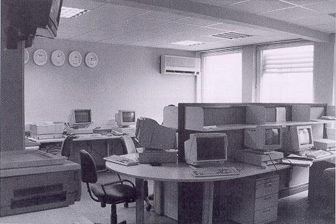 Figure 2 General view of the BNT electronic newsroom. DB 2,1,3,2 DB 2,1,3,4 DB 2,2,news Additionally, there were many stand-alone personal computers, which supported the other databases.
