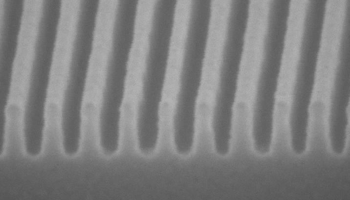 on template observed with an AFM *Measurement feature : hp22nm L/S pattern Chrome Quartz Top