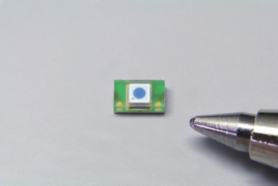Surface mount type, high-speed Si photodiode The is a Si PIN photodiode with sensitivities in the visible to near infrared range and is compatible with lead-free solder reflow.