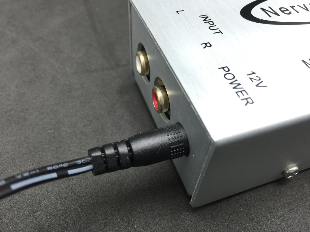 GROUND: If your turntable features a ground wire and requires grounding, attach the ground lug or wire to the black binding post located on the output side of the PH-1.1. Be careful not to over-tighten.