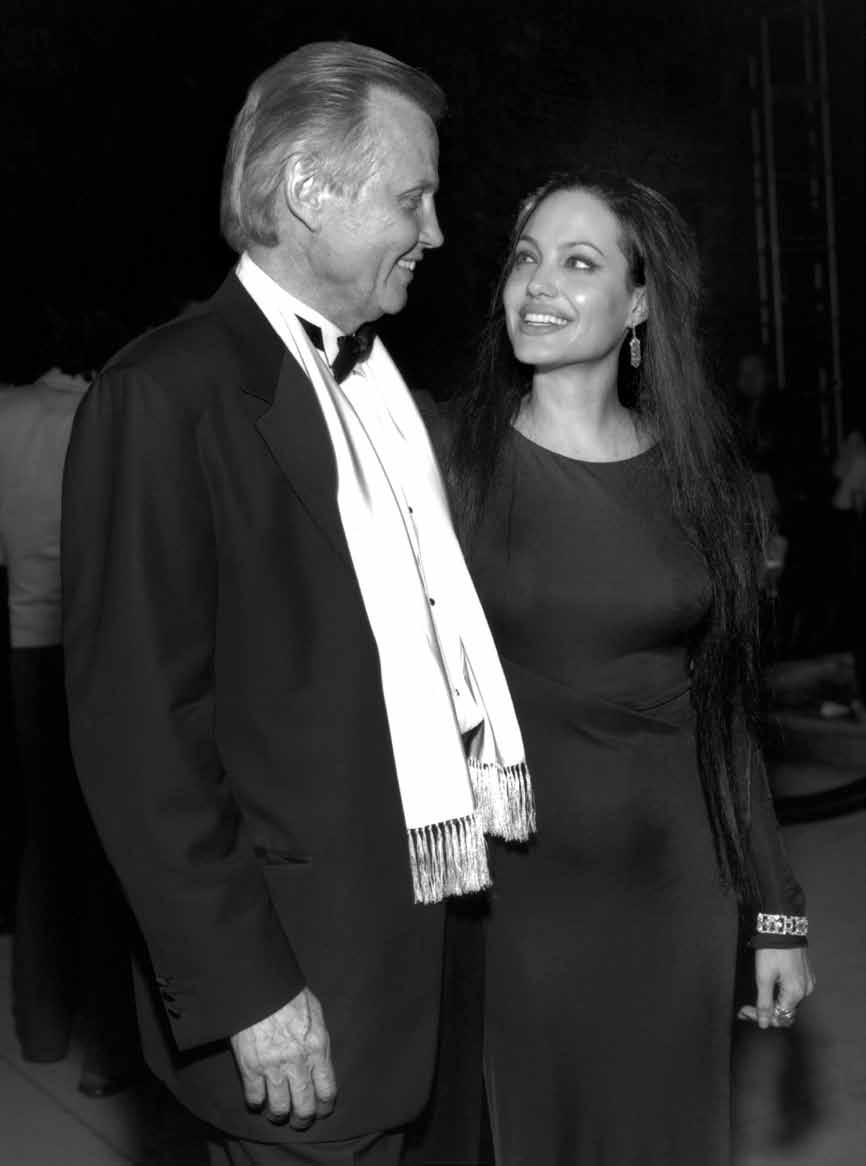 jon voight and angelina jolie Angelina doesn t speak to her father anymore, but this photo from the Vanity Fair Oscar Party March 26, 2000, offers a glimpse of how their relationship used to be.