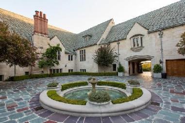 Courtyard features an enchanting fountain and