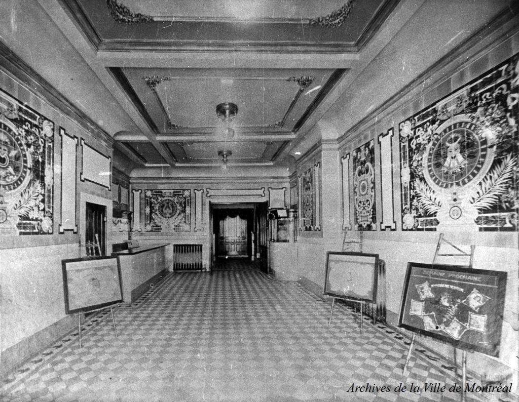 The main lobby of the Ouimetescope Movie theatre in 1906- Montreal Source: Archives de
