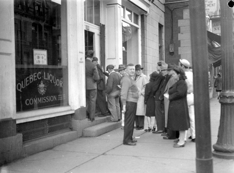 Customers waiting in line to buy alcohol, Montreal- 1945 Source: Quebec National library and Archives.
