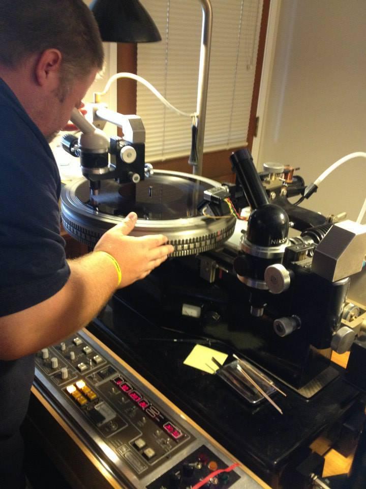Once the test acetate was cut we inspected the quality of the cut by microscope.