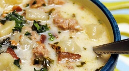 Zuppa Toscana with Bacon Ingredients 1 tsp crushed red pepper flakes 2 tbsp olive oil 1 large white onion, chopped 4 tbsp of real bacon pieces 2 Tbsp minced garlic (about 3-4 cloves) 10 cups of