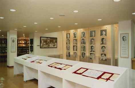 an Literature Capacity 50 persons Organizer Curator 
