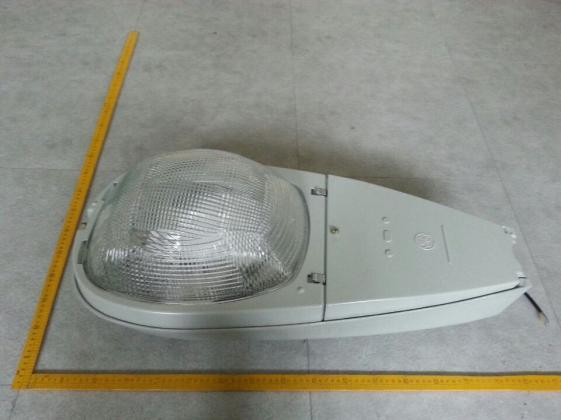 Pole/Arm-Mounted Area and Roadway Luminaires Rated Voltage /