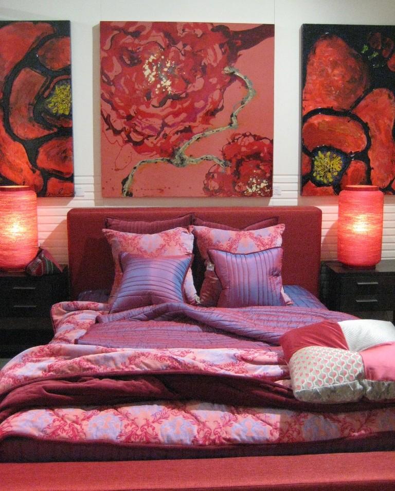 Is a red Bedroom good Feng Shui? The RED colour is usually referred as very auspicious in Chinese Feng Shui. That bright red colour is seen on lucky envelopes, front doors and many Feng Shui items.