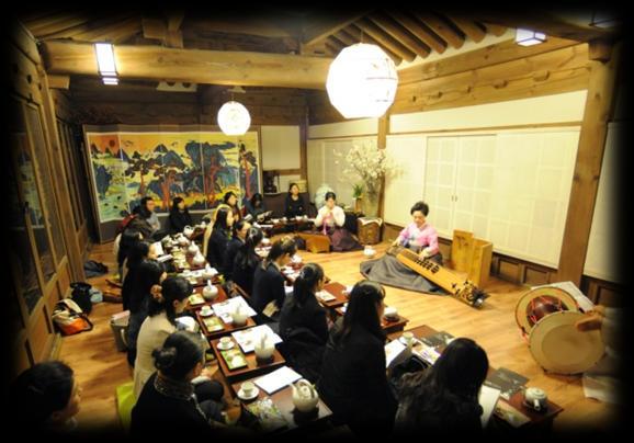 of 20 visitors Salon Concert Namsan was conceived based on the intention to recreate the Pungryubang (salon) of the Joseon Dynasty, where music-lovers of various social backgrounds gathered to chat
