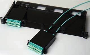 The 19" sub-rack patch panel accommodates up to 4 preconnected modules with a port density of 24 LC connections per module. A total of 96 LC connectors can be connected on one height unit.