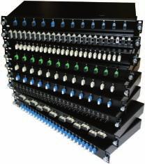 The panels offer also fixing hooks for manifolds of pre-terminated backbone cable. A central thread allows the stacking of up to 4 DIN splice cassettes including the top lid.
