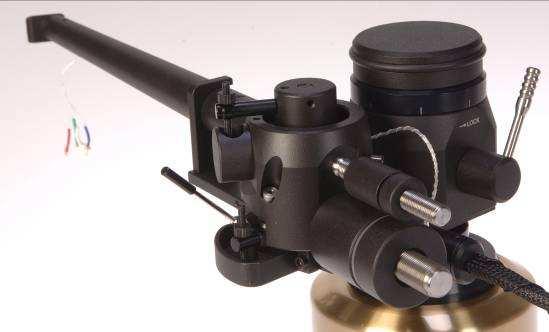 KUZMA LTD INSTRUCTION MANUAL FOR 4POINT tonearm The 4POINT tonearm is a very precisely engineered piece of equipment, however, the construction is robust and requires minimal maintenance for optimal
