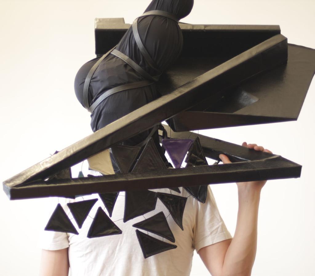 The sadness headdress consists mainly of a few dense, geometric objects on top