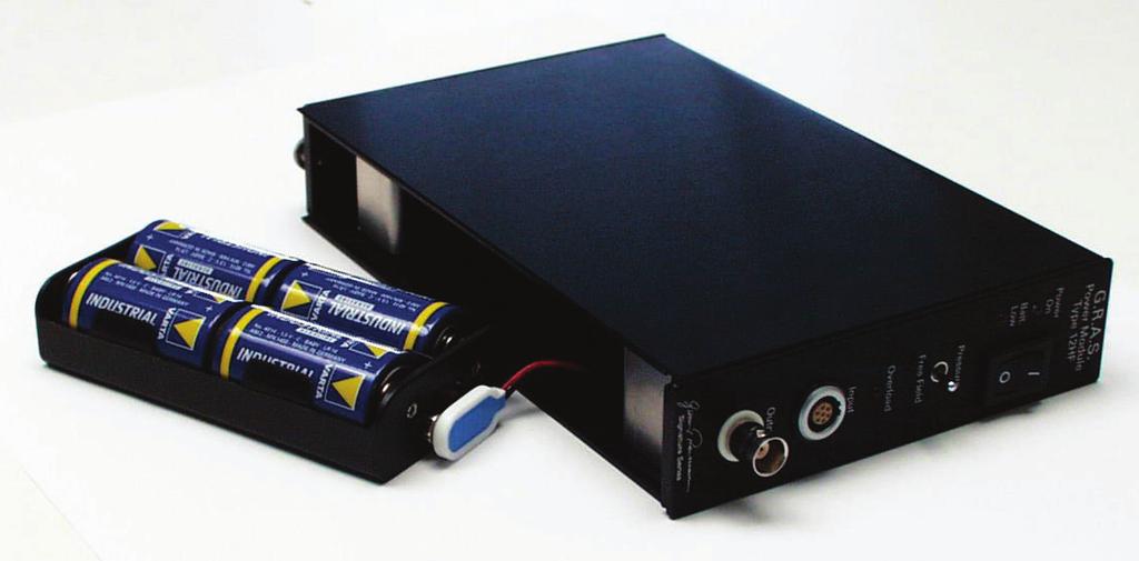 Single-channel Low-noise Measuring System consisting of: Type 40HH and Type 12HF - Page 10 2.3 Battery Pack To gain access to the battery pack, unscrew the locking screw on the rear panel (Fig. 2.3) and slide the base plate off towards the rear.