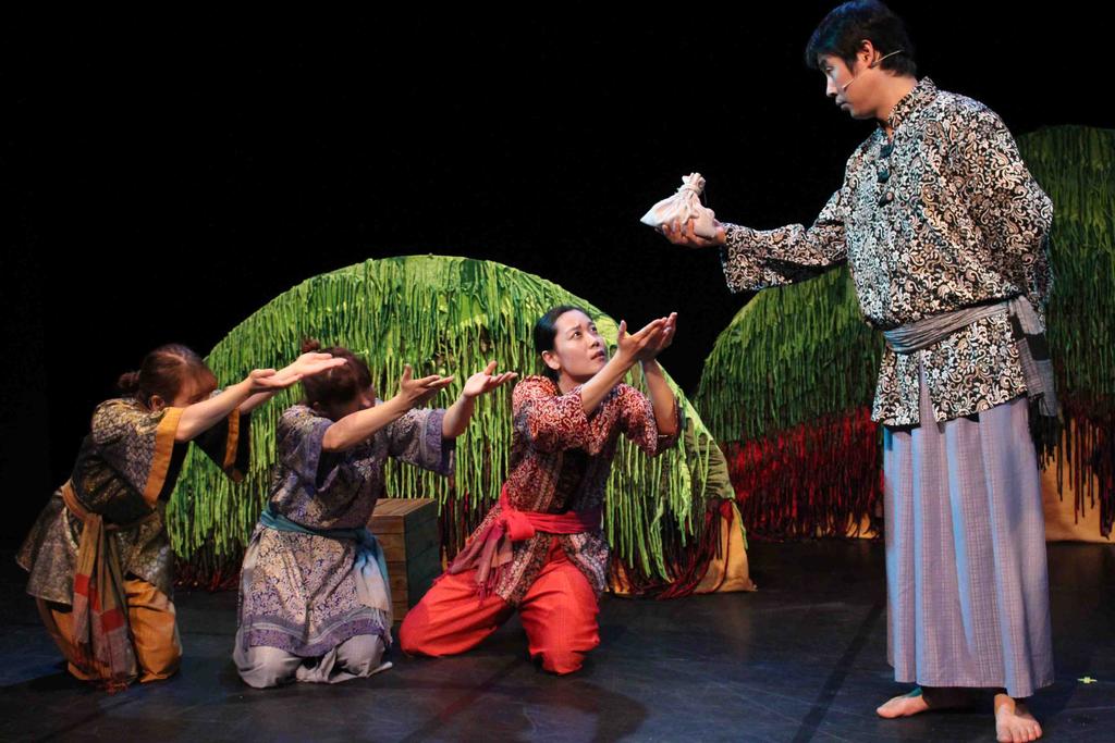 13 (Fri) 11:00, 14:30 Young Today, Oneul s Song Theater Ro, Gi, Narae Children s Theater Puppet Theater that focuses on the Woncheongang River God s Story on Jejudo Island Byeolbyeol King Bookteller