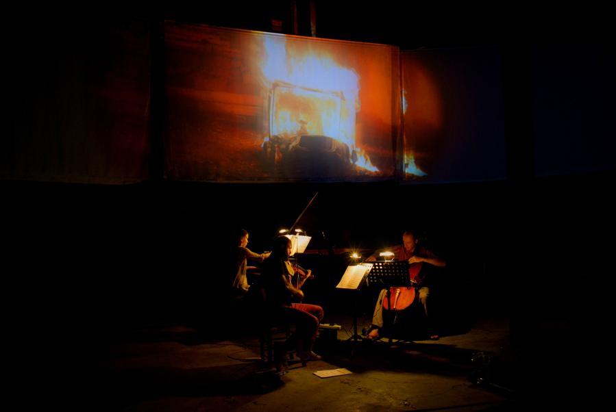 Collapse is a visual concert which aims to bring together in coexistence projections of video
