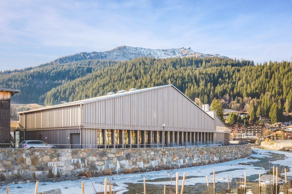 Located in the heart of Klosters, a brand new, modern and multi functional sports and event facility awaits you. The complex consists of 2 new halls Arena 1 and 2.