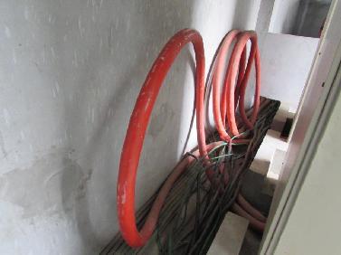 E-5 CATEGORY: Service Line Excess HT cables coiled and kept haphazardly at the back of HT panel. HT cable bends must be avoided such that no stress is imposed on the insulation of the cable.