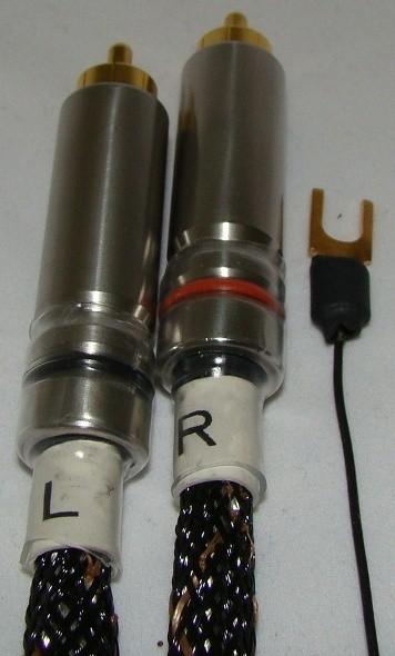 Silver purity is 99.99998% (7N). Statement Phono Cables are available with DIN or RCA connectors on the turntable end, and RCA or XLR connectors on the preamplifier end.