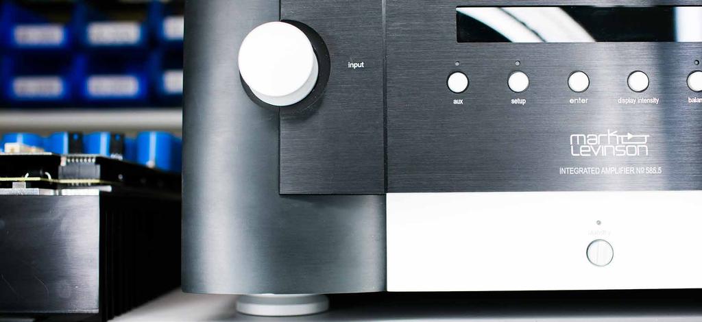 THE EVOLUTION OF INTEGRATED AMPLIFIERS The Mark Levinson 585 has swept up best in class awards and countless accolades around the world, and is now widely regarded as perhaps the finest integrated