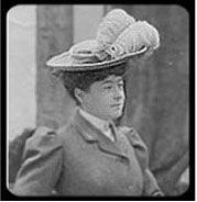 In 1907, she moved to America where she continued to direct until 1920.