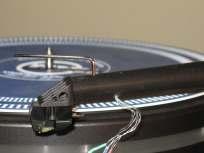 3. Setting up the tonearm Connecting tonearm: Check the horizontal movement of the tube to ensure that the headshell will reach the inner grooves (approximately to the edge of record label), but will