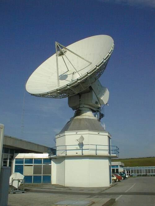 6 ARTEMIS REDU GROUND SEGMENT TMS1-M (RED-2) Antenna Figure 1:Redu 2 13.5m antenna (TMS-1M) The Redu 2 (TMS-1M) is a 13.