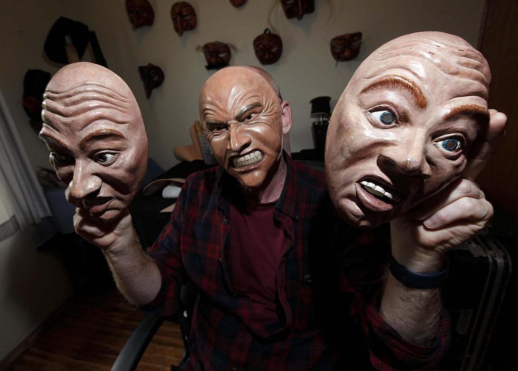 Unmasking a mask-maker CHRIS SIGURDSON USES HIS LOVE OF CENTURIES-OLD ITALIAN THEATRE TO HELP KIDS DEVELOP EMOTIONAL INTELLIGENCE By: Wendy King Posted: 10/24/2017 3:00 AM PHIL HOSSACK / WINNIPEG
