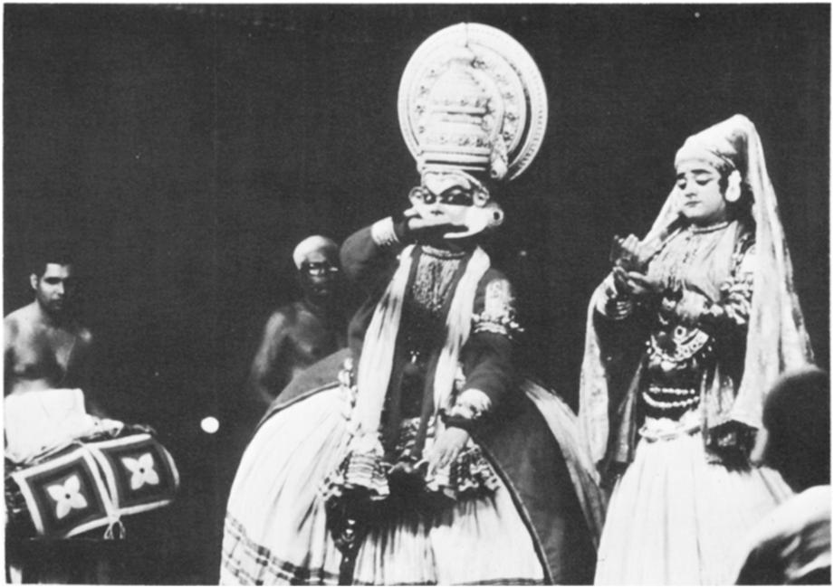 212 Zarrilli FIGURE 16. Bima and Draupadi in a scene from the kathakali play Kalyana Saugandhikam.