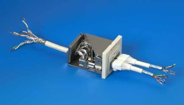 Pic. 5: Terminated cable on the edge connector in an AMP CO Plus outlet The application determines