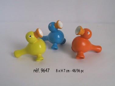 Bird-shaped small whistles (7 cm high) in bright colours, material unknown.