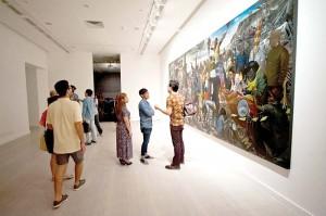 Singapore Biennale 2013: Surveying Asia s artistic By Hannah Jo Uy November 18, 2013 The massive mural of participating Filipino artist, Leslie de Chaves at the Singapore Art Museum Now on its fourth