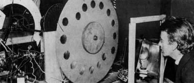 Mechanical television First televisions were mechanical based on revolving disc, first invented in 1884 by Paul Nipkow, to